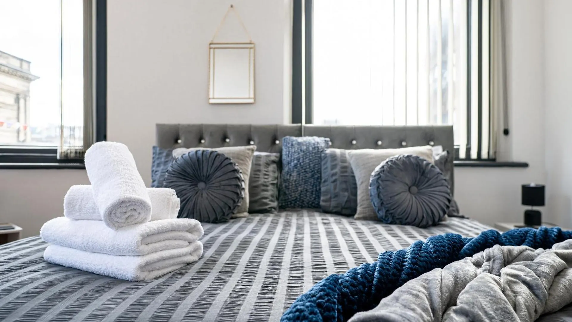 Bv Aparthotel Stays In The Heart Of Barnsley Town Centre 0*,
